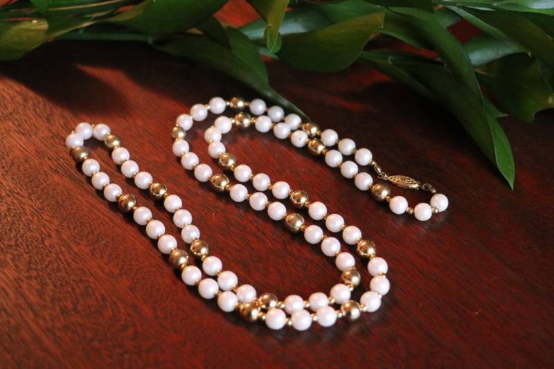 Vintage 34" Kunstperlen - Und Goldperlenkette Mit Filigranem Verschluss, Nachlassschmuck, Brautschmuck, Reifschmuck von TheHavenFinds