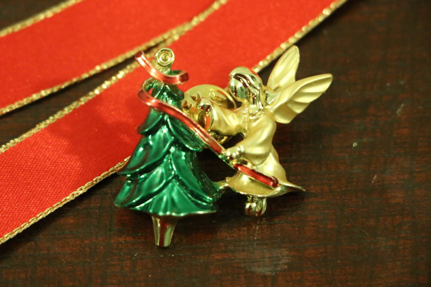 Vintage Gigio Weihnachtsbaum Und Engel Brosche Pin, Signiert, Weihnachtsverzierungsbrosche von TheHavenFinds