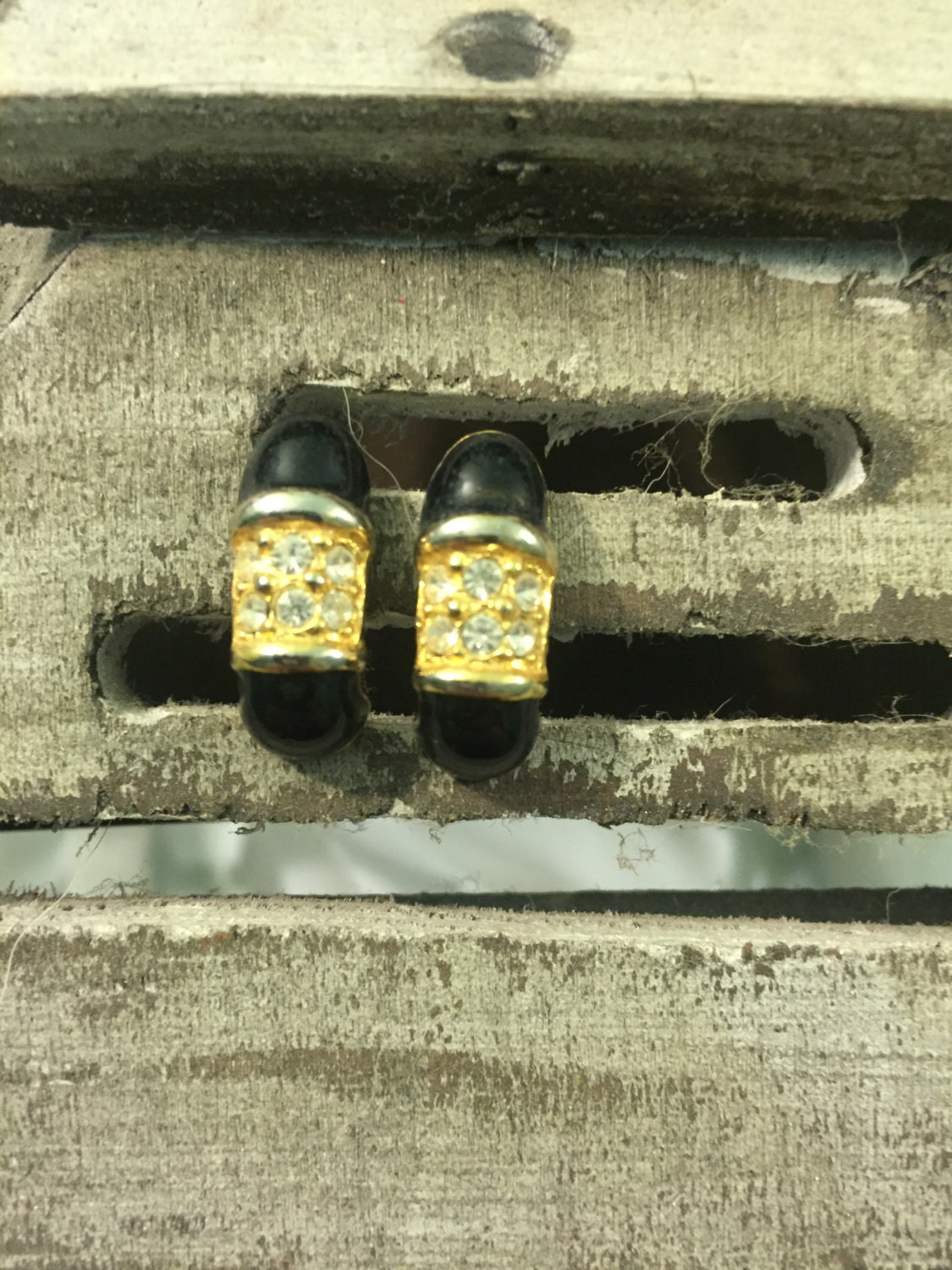 Vintage Jg Hook Vergoldete Ohrringe Mit Kristall Und Schwarzen Emaille Akzenten, Estate von TheHavenFinds