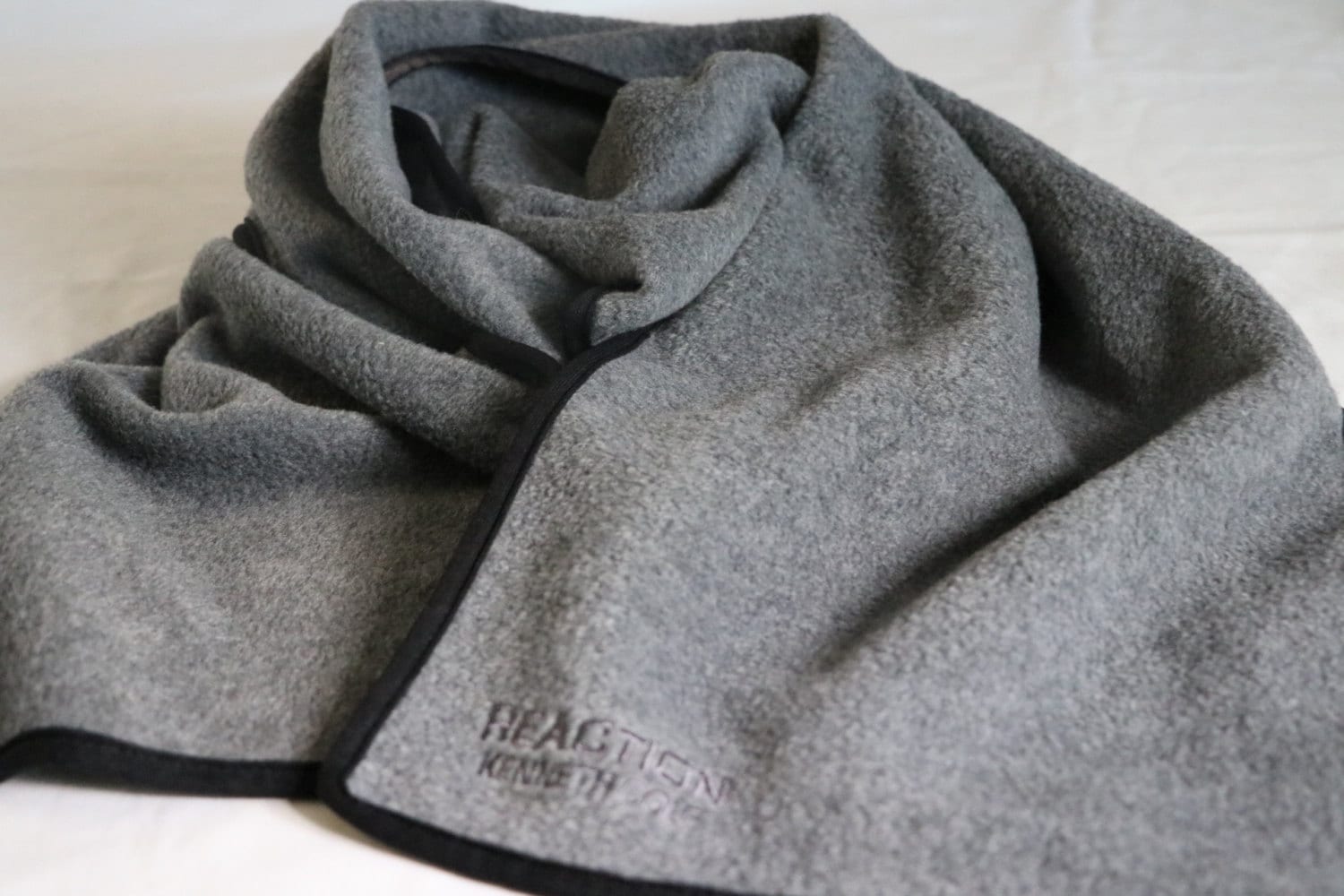 Vintage Kenneth Cole Reacton Winterschal Mit Schwarzer Borte, Geschenke Für Sie, Ihn, Mama von TheHavenFinds