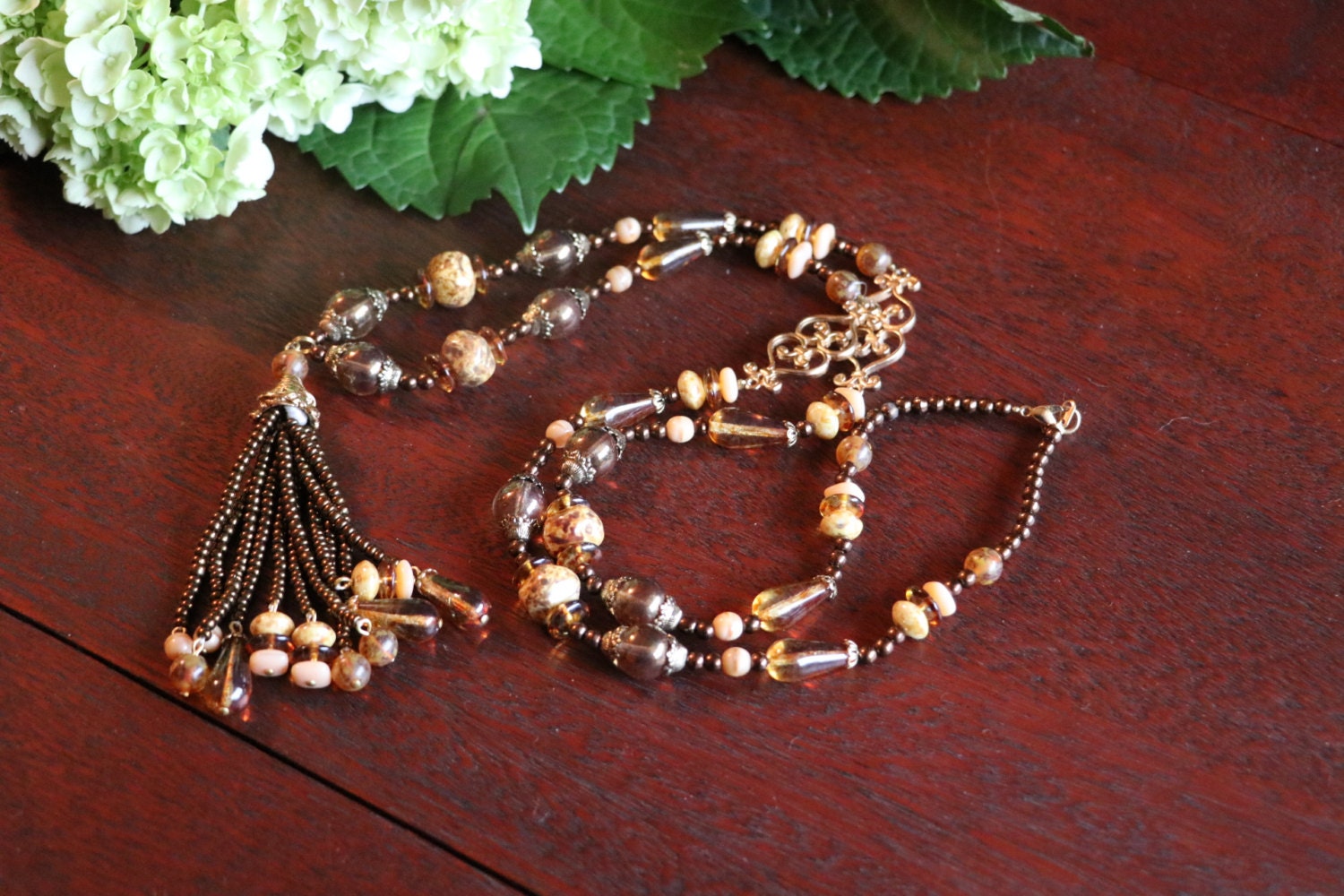 Vintage Lange Glasperlenkette, Flapper Style Halskette Mit Quaste, Goldfarbene Akzente, Geschenke Für Sie von TheHavenFinds