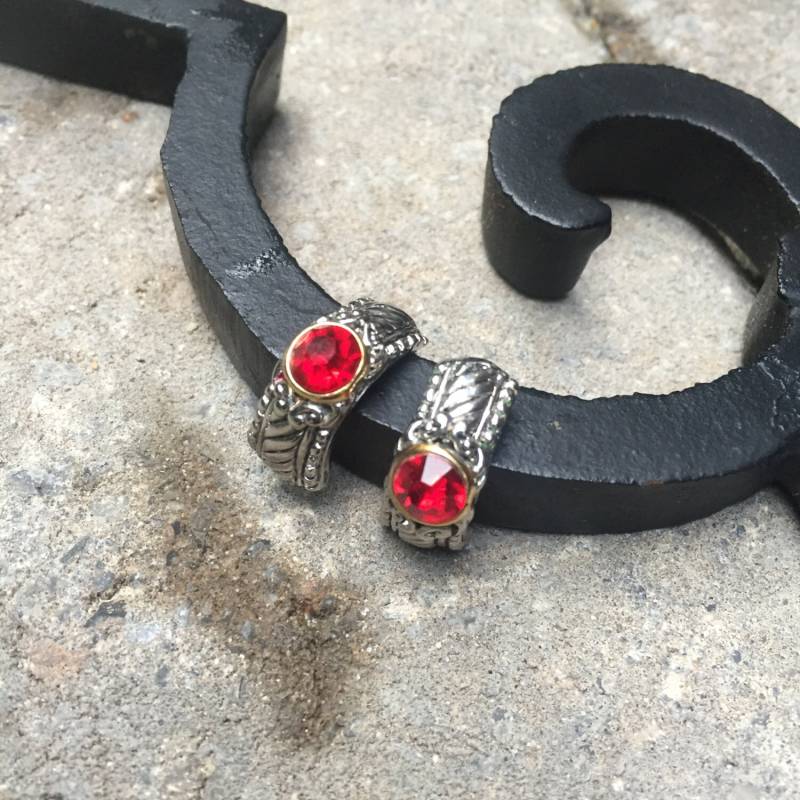 Vintage Silberfarbene Ohrstecker Mit Roten Kristallen, Nachlass Ohrringe, Juli Geburtsstein von TheHavenFinds