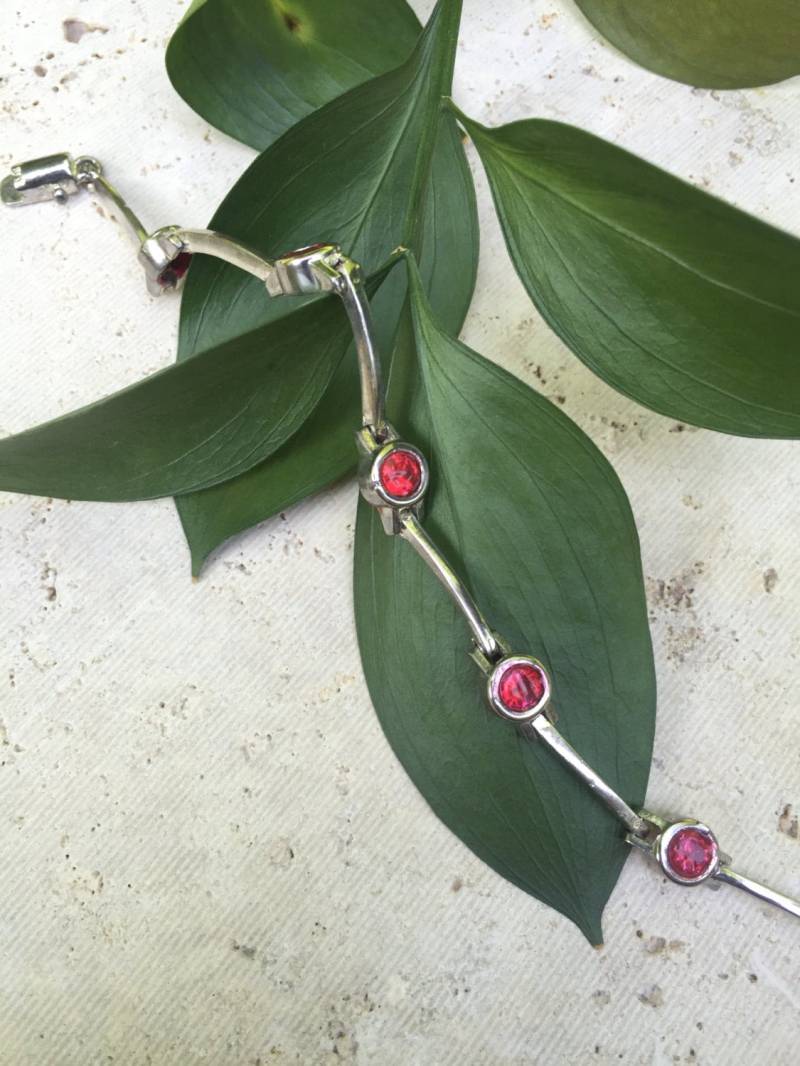 Vintage Sterling Silber Armband Mit Roten Kristallen/Layering Nachlass Schmuck Juli Geburtsstein Geschenke Für Sie von TheHavenFinds