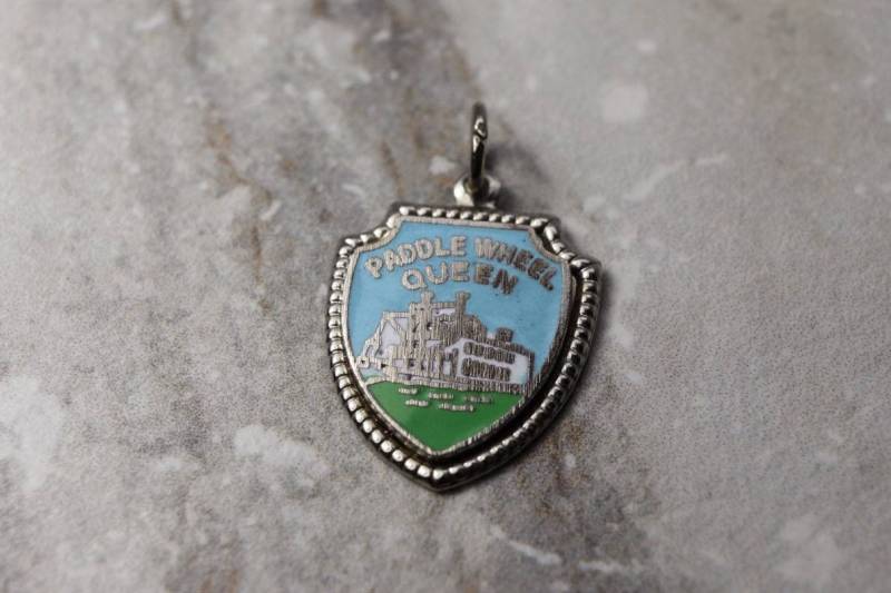 Vintage Sterling Silber Flügel Rad Königin Charme, Nachlass Schmuck, Reise Geschenke Für Sie, Mutter von TheHavenFinds