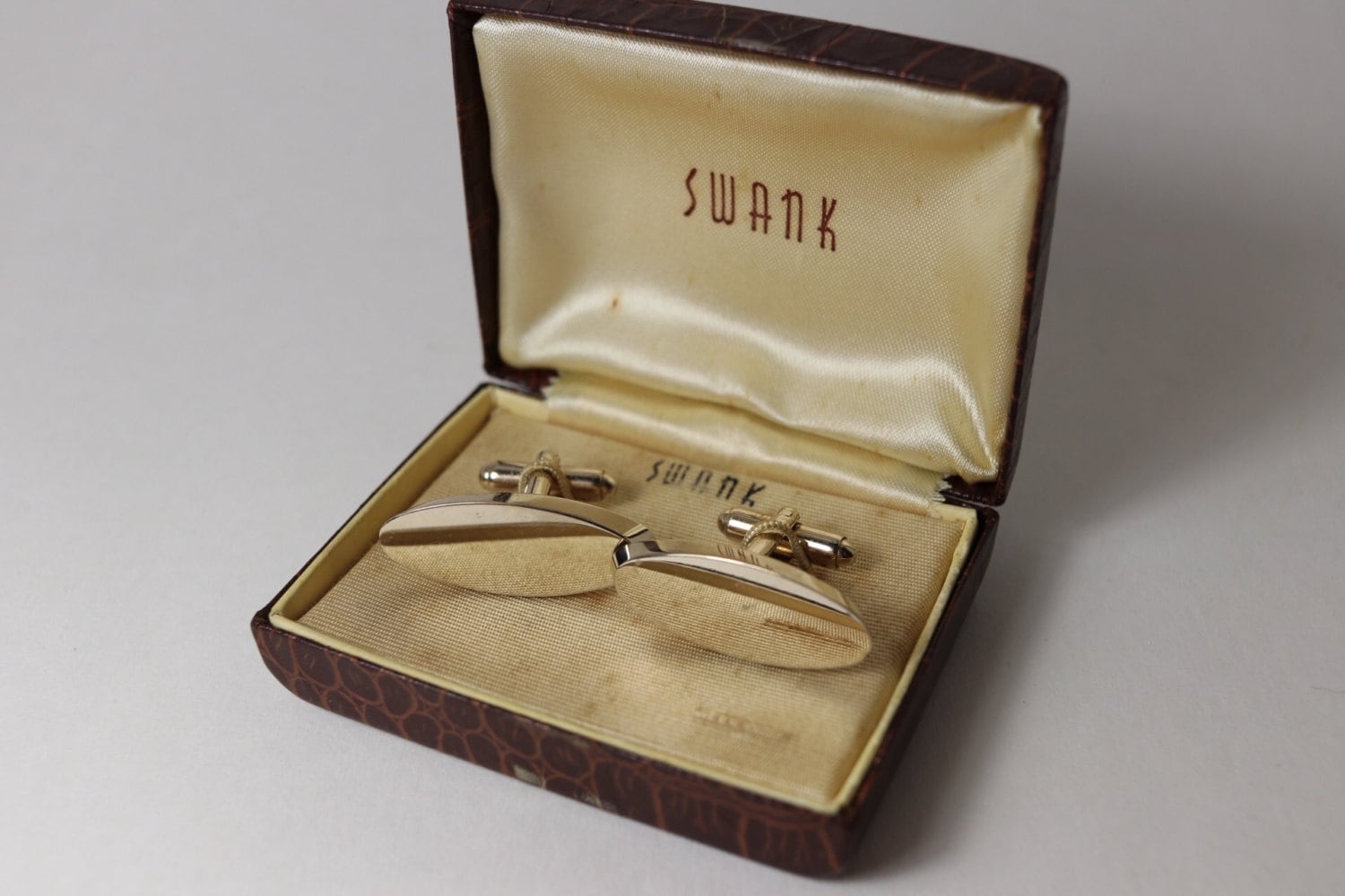 Vintage Swank Große Ovale Manschettenknöpfe Goldfarben Mit Original Box Nachlass Manschettenknöpfe, Geschenke Für Ihn von TheHavenFinds