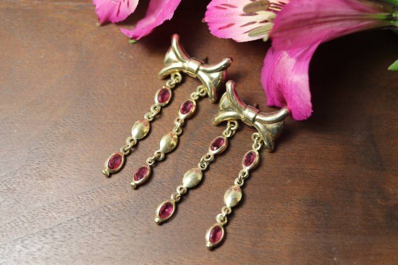 Vintage Vergoldete Schleifen Ohrringe Mit Rosa Kristallen von TheHavenFinds