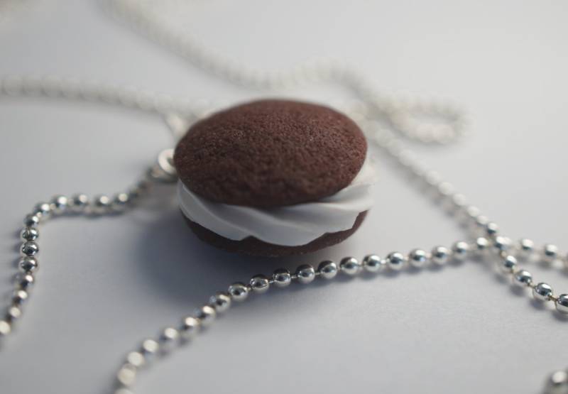 Whoopie Pie Anhänger Miniatur Polymer Clay Halskette Whoopie Pie Anhänger Miniatur Polymer Clay Halskette von TheHeatherWells