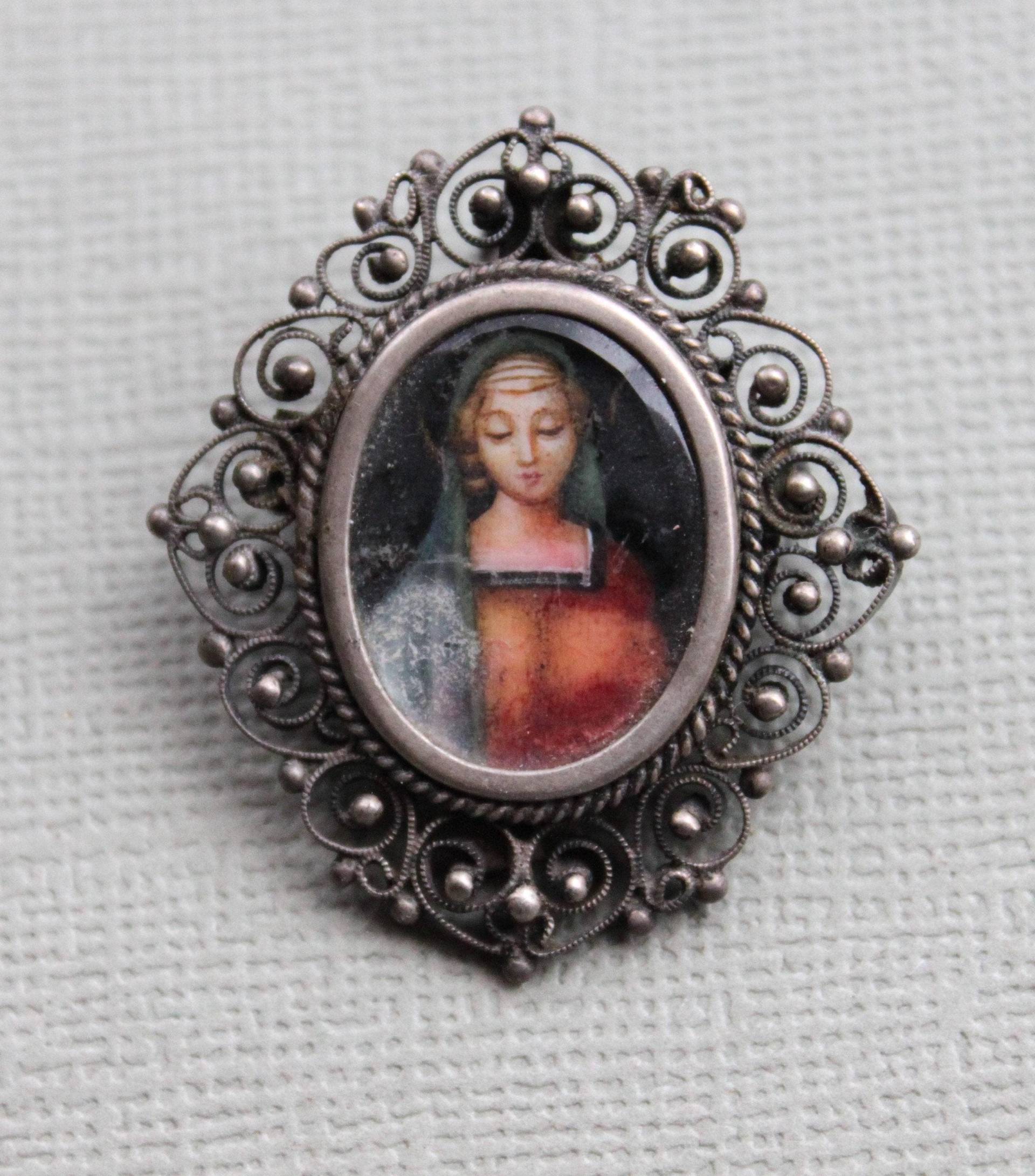 Antike Handgemalte Madonna Im Miniaturformat/Brosche Alte Meister Malerei 800Er Silber Mit Filigranschmuck Und Glas Antike Handgemalte Madonna Im Miniaturformat/Brosche Alte Meister Malerei 800Er Silber Mit Filigranschmuck Und Glas von TheHiddenChamber