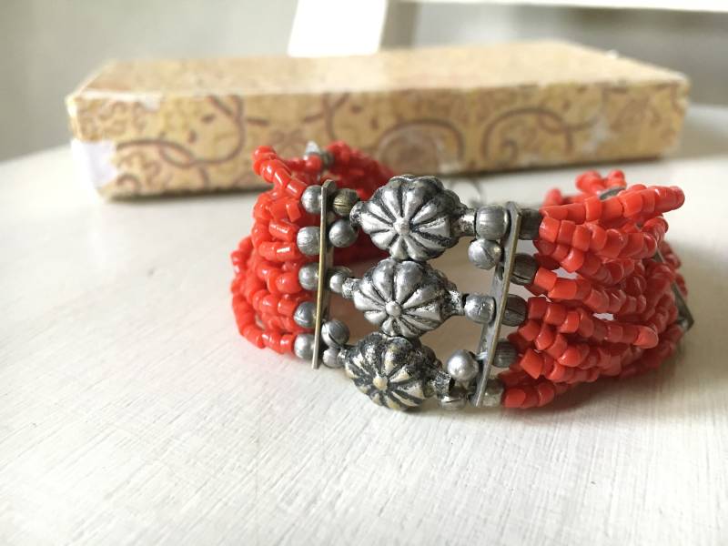 Retro Multi-strang Mittelmeer Tiefrot Koralle Armband Retro Multi-strang Mittelmeer Tiefrot Koralle Armband von TheHiddenFlorence