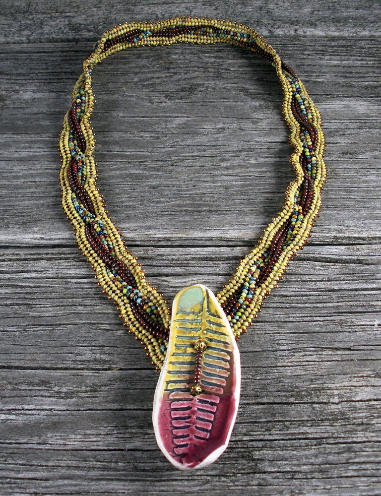 Verkauft Beadweaving Kabel Genäht Fischgräten-Halskette Mit Keramik Blatt Verschluss Verkauft Beadweaving Kabel Genäht Fischgräten-Halskette Mit Keramik Blatt Verschluss von TheHighBead