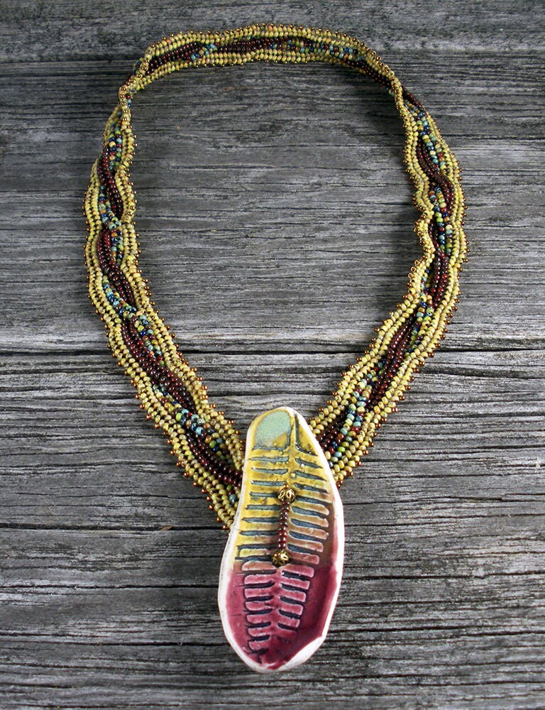 Verkauft Beadweaving Kabel Genäht Fischgräten-Halskette Mit Keramik Blatt Verschluss Verkauft Beadweaving Kabel Genäht Fischgräten-Halskette Mit Keramik Blatt Verschluss von TheHighBead