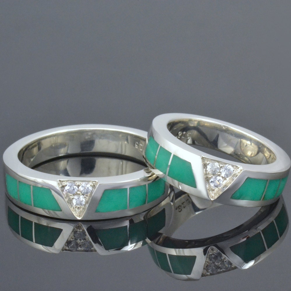 Sein Und Chrysopras Ehering Set Mit Weißen Saphiren in Sterling Silber von TheHilemanCollection