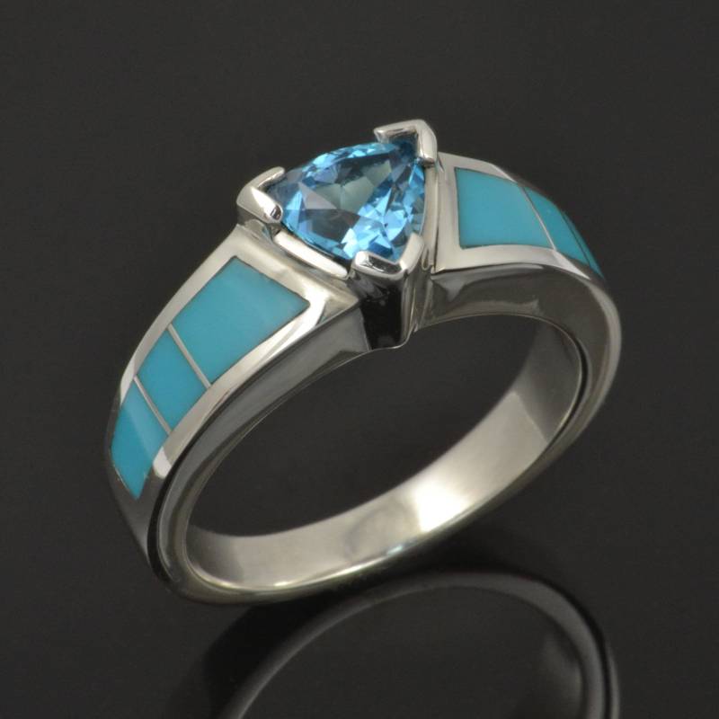 Türkiser Verlobungsring Mit Trillion Blue Topas in Sterling Silber - Türkis Ring Ehering Spiderweb Ring von TheHilemanCollection