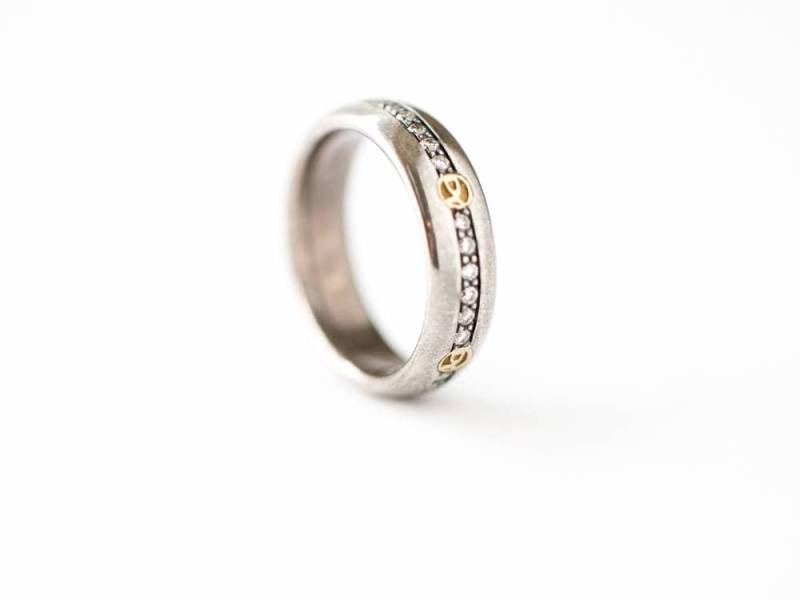 Jahrgang David Yurman Sterling, 18K Gold Und Diamant-Band Größe 8.25 Jahrgang David Yurman Sterling, 18K Gold Und Diamant-Band Größe 8.25 von TheHillbillyHipster