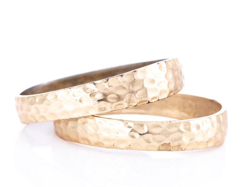 Jahrgang Kenneth Jay Lane 22K Gold Überzogen Gehämmert Armreif Armband Paar von TheHillbillyHipster