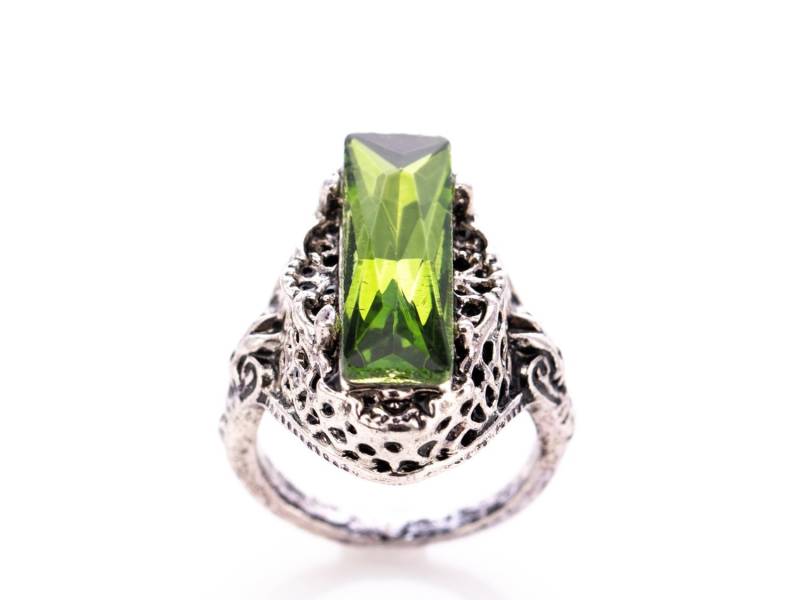 Silber Ton Und Smaragd Glas Artdeco Inspiriert Mode-Ring-Größe 7, 5 Silber Ton Und Smaragd Glas Artdeco Inspiriert Mode-Ring-Größe 7, 5 von TheHillbillyHipster