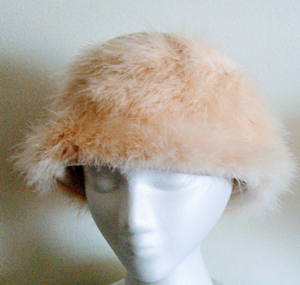 Off White Hellrosa Boa Feder Band, Hochzeit Hut, Church Hat, Party Hat, Kentucky Derby Hut, Winterhut von TheHipBoutique