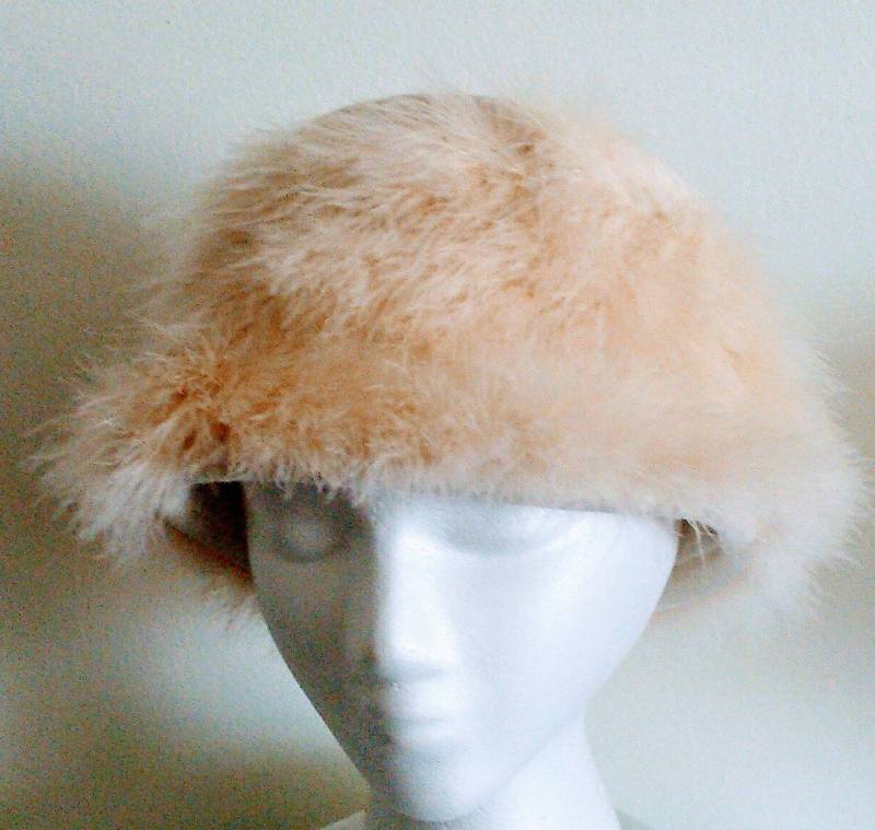 Off White Hellrosa Boa Feder Band, Hochzeit Hut, Church Hat, Party Hat, Kentucky Derby Hut, Winterhut von TheHipBoutique