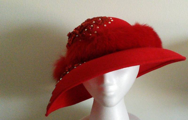 Roter Wollfilz Breit Krempe Hut, Fuchs Fell Band, Kentucky Derby Hut, Church Hat, Tea Party Hut, Royal Ascot Hut von TheHipBoutique