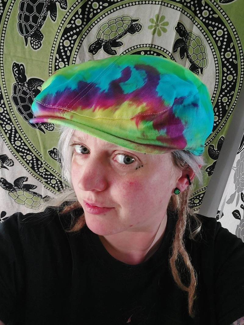 Handgemachte Batik Schiebermütze Gatsby Newsboy Rave Hut Regenbogen Multi Color Festival Handgemachte Batik Schiebermütze Gatsby Newsboy Rave Hut Regenbogen Multi Color Festival von TheHippyHole