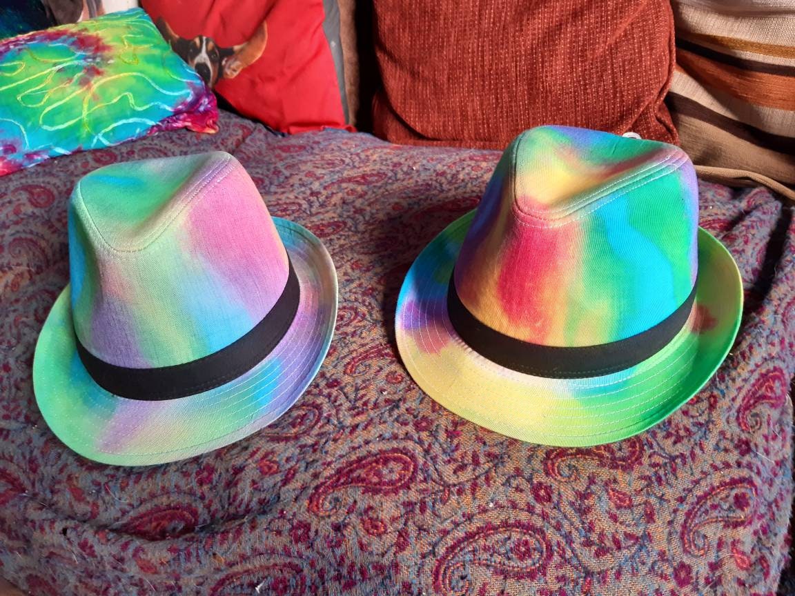 Handgemachter Tie Dye Fedora Trilby Rave Hut Regenbogen Multi Color Festival von TheHippyHole