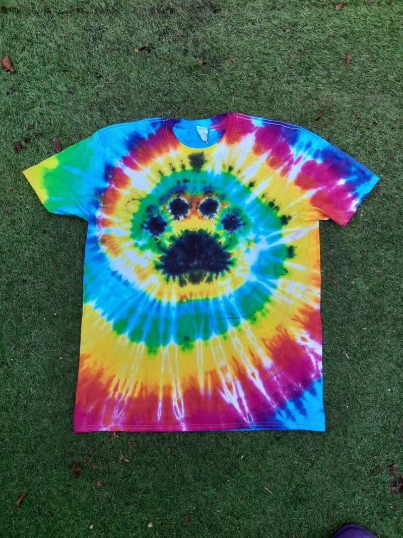 Tie Dye Paw Druck Tier T-Shirt Unisex S-5xl Tie Dye Paw Druck Tier T-Shirt Unisex S-5xl von TheHippyHole
