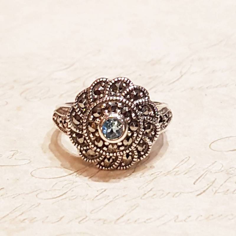 Blautopas Silber Markasit Swirl Ring Blautopas Silber Markasit Swirl Ring von TheHirstCollection