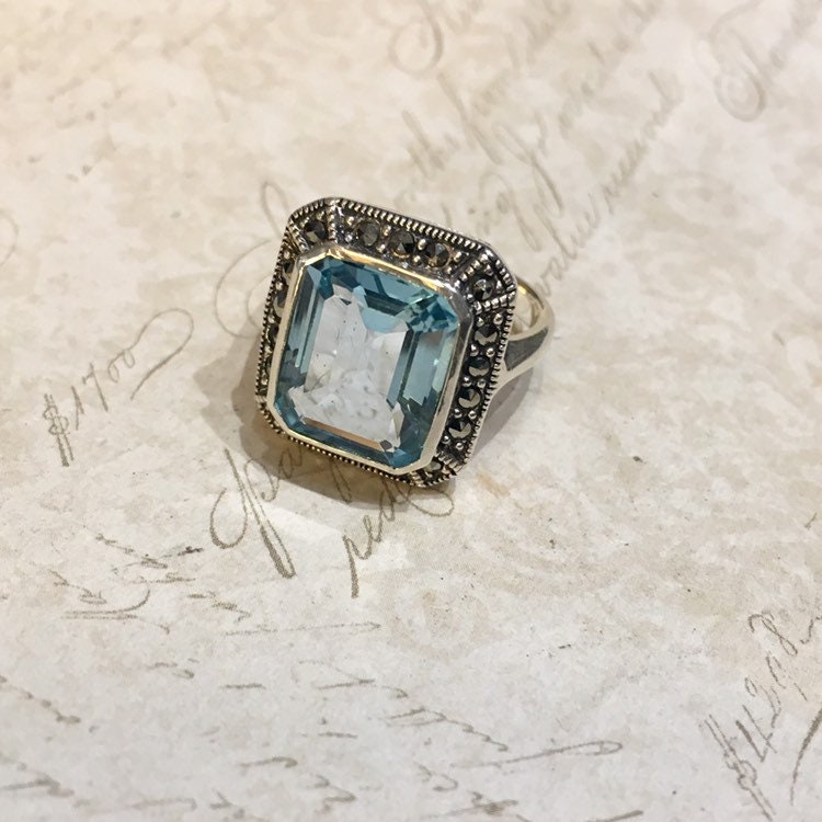 Blautopas Solitär Silberring Im Art Deco Stil Mit Markasit Blautopas Solitär Silberring Im Art Deco Stil Mit Markasit von TheHirstCollection