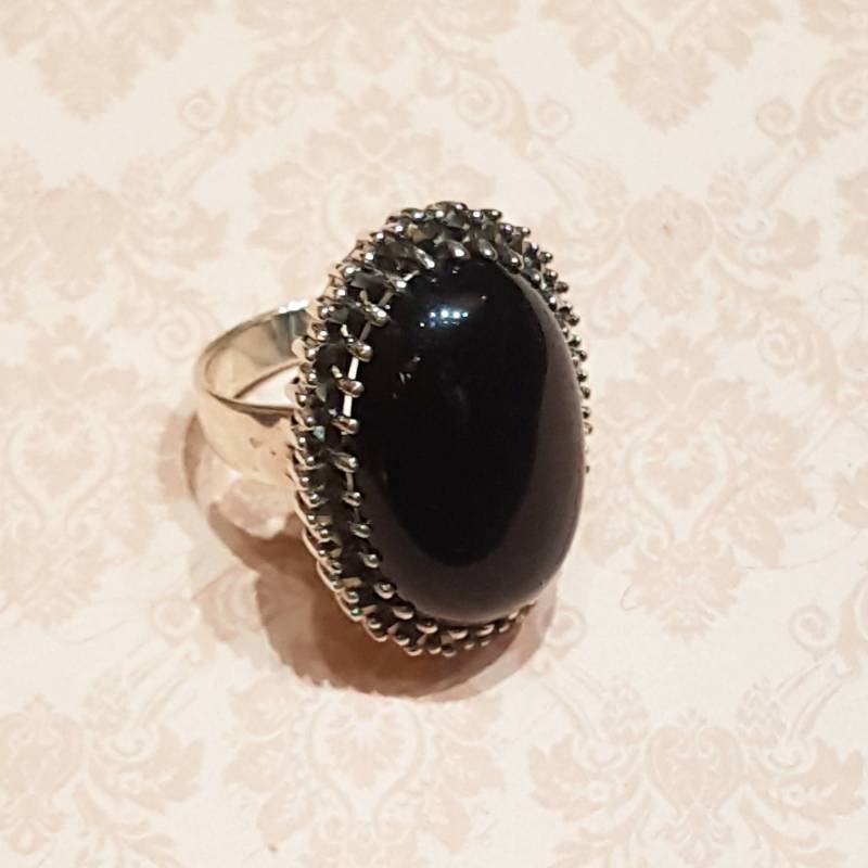 Großer Oval Schwarzer Onyx Cocktail Ring Silber Markasit Großer Oval Schwarzer Onyx Cocktail Ring Silber Markasit von TheHirstCollection
