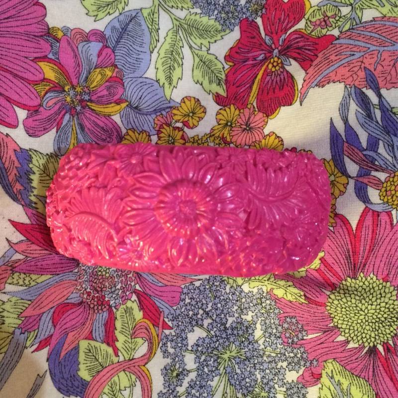Rosa Floral Breiter Armreif Wie Celluloid Rosa Floral Breiter Armreif Wie Celluloid von TheHirstCollection