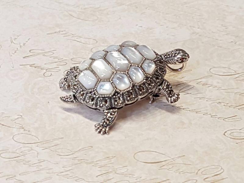 Schildkröte Silber Brosche Aus Perlmutt Schildkröte Silber Brosche Aus Perlmutt von TheHirstCollection
