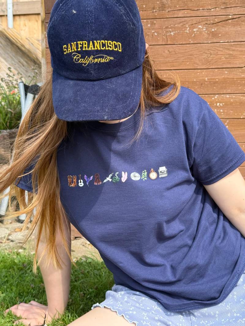 Eras Tshirt/ Fangirl Shirt/ Outfit For Concerts/ Subtle Merchandise/ Eras Tshirt Fans von TheHolidayHouse89