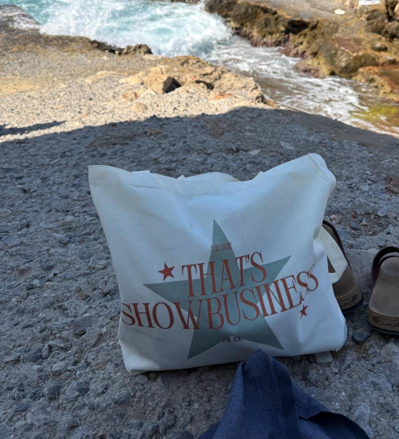 Showbusiness Totebag/ Totebag For Fans/ That's Showbusiness/ Showgirl Merch Showbusiness Totebag/ Totebag For Fans/ That's Showbusiness/ Showgirl Merch von TheHolidayHouse89