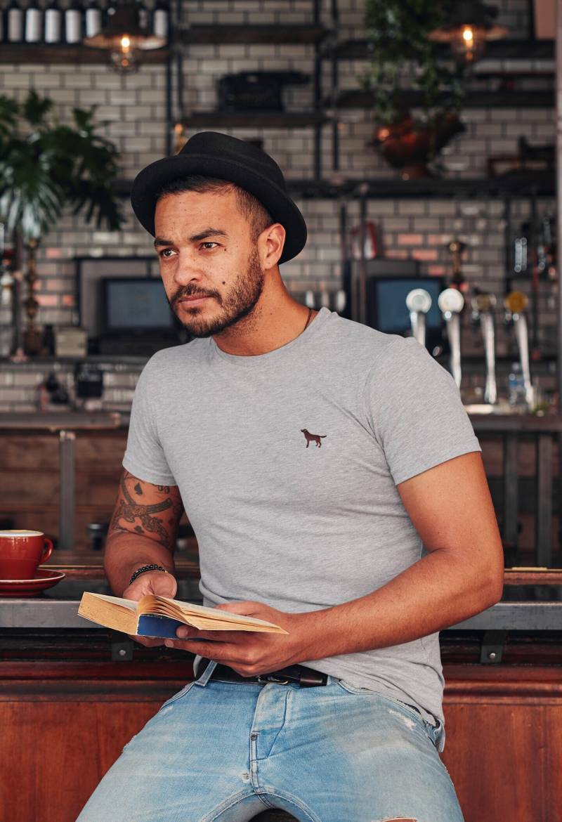 Schokoladenbraun Labrador Retriever Besitzer Kleidung Geschenk Bestickt Heavyweight T-Shirt Aus Dem Haus Des Hundes von TheHouseOfDogShop