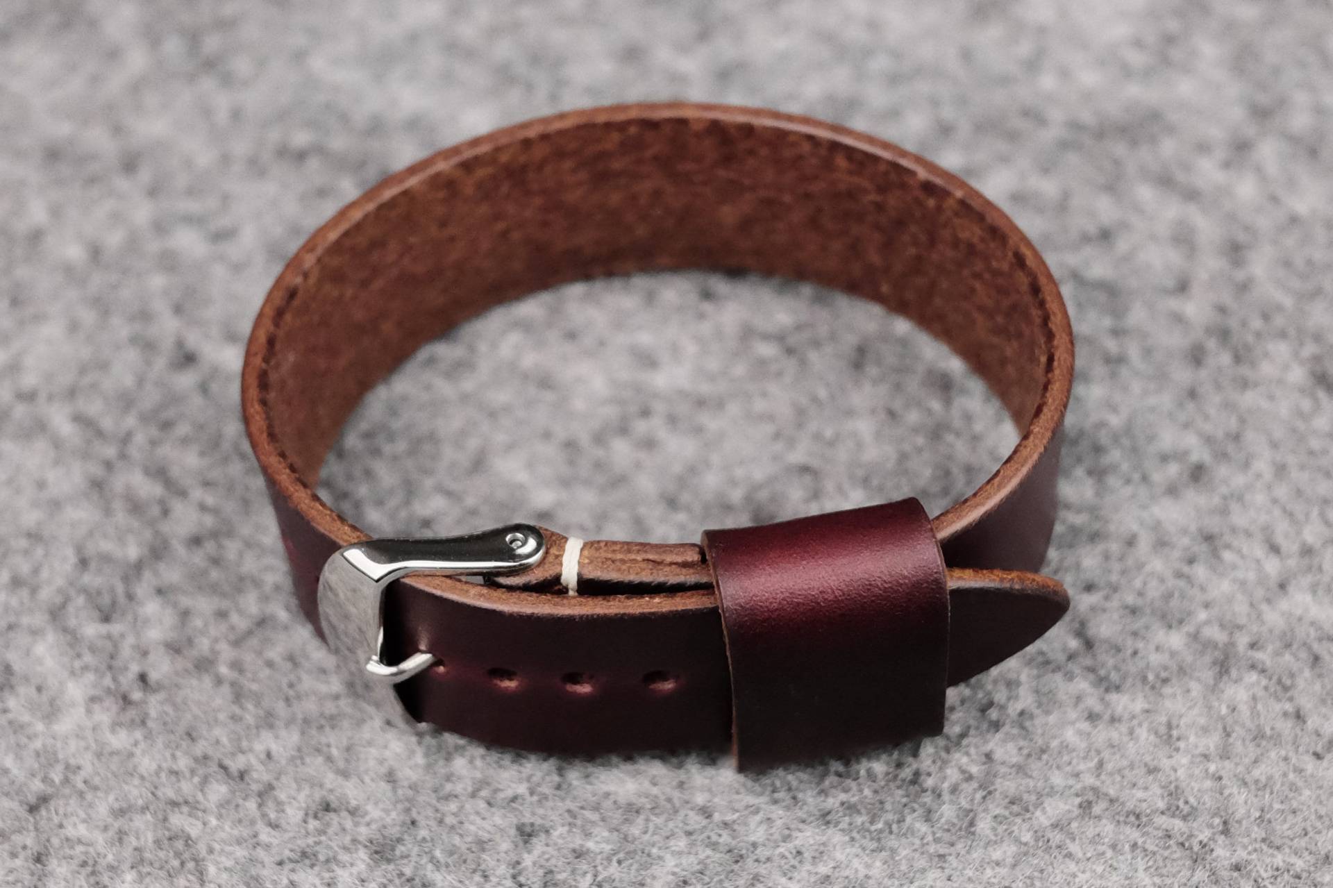 Horween Chromexcel Burgund Single Pass Leder Armband Horween Chromexcel Burgund Single Pass Leder Armband von TheHouseOfStraps