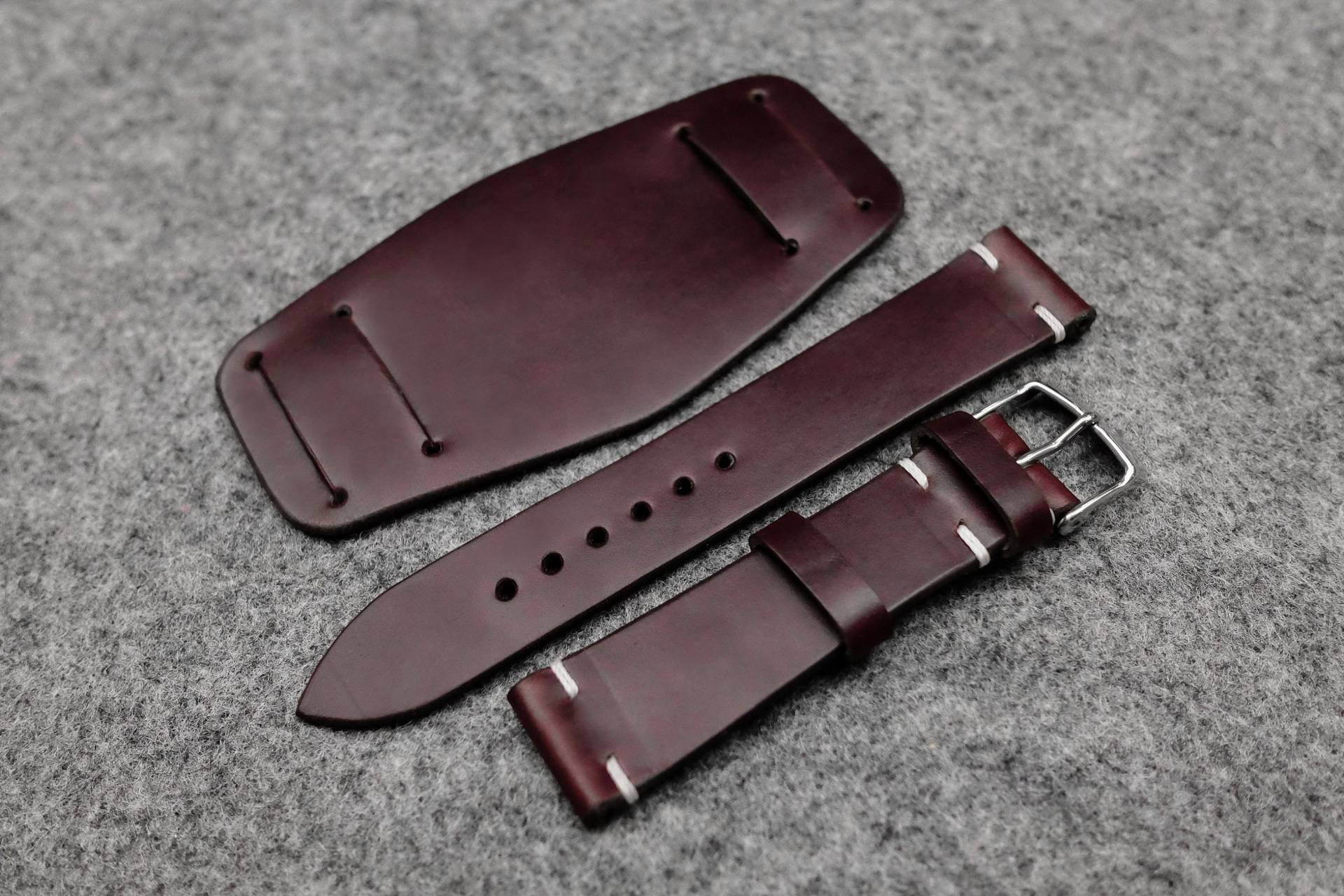 Horween Chromexcel Burgund Ungefüttert Leder Bund Armband Horween Chromexcel Burgund Ungefüttert Leder Bund Armband von TheHouseOfStraps