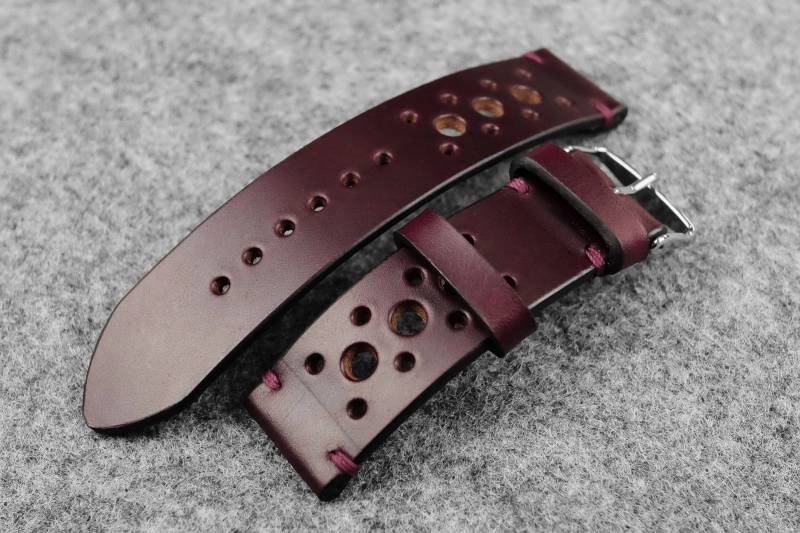 Horween Chromexcel Burgund Ungefüttert Racing Leder Armband Horween Chromexcel Burgund Ungefüttert Racing Leder Armband von TheHouseOfStraps