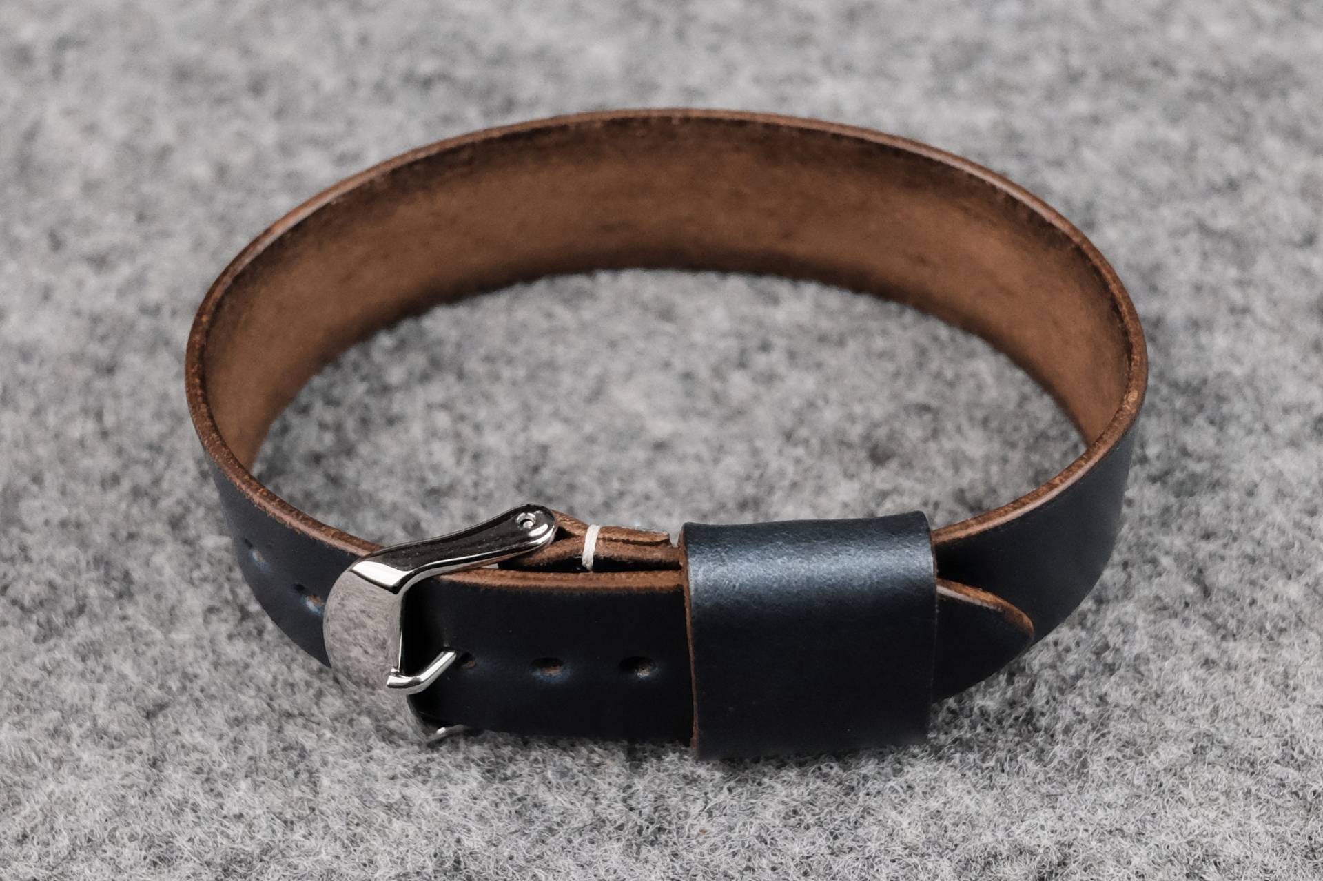 Horween Chromexcel Marine Single Pass Leder Armband Horween Chromexcel Marine Single Pass Leder Armband von TheHouseOfStraps