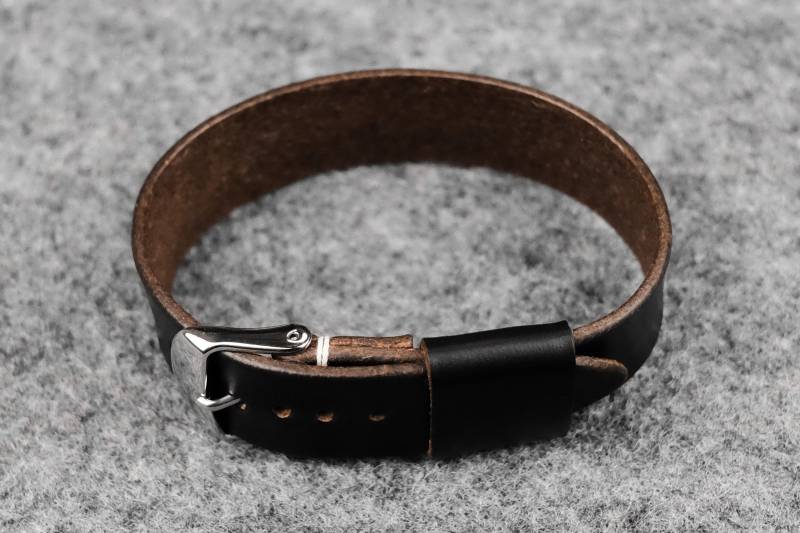 Horween Chromexcel Schwarz Single Pass Lederarmband Horween Chromexcel Schwarz Single Pass Lederarmband von TheHouseOfStraps