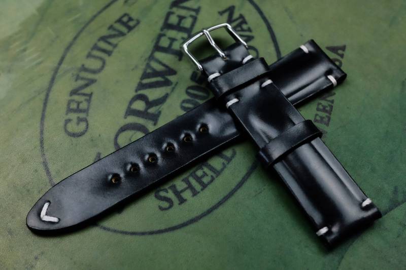 Horween Shell Cordovan Halbgepolstertes Lederarmband Schwarz von TheHouseOfStraps