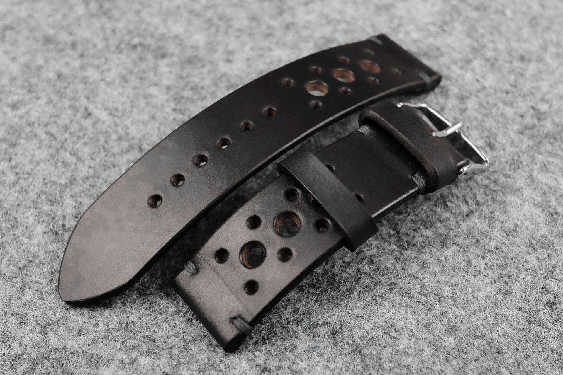 Uhrenarmband Horween Chromexcel Schwarz Ungefüttert Uhrenarmband Horween Chromexcel Schwarz Ungefüttert von TheHouseOfStraps