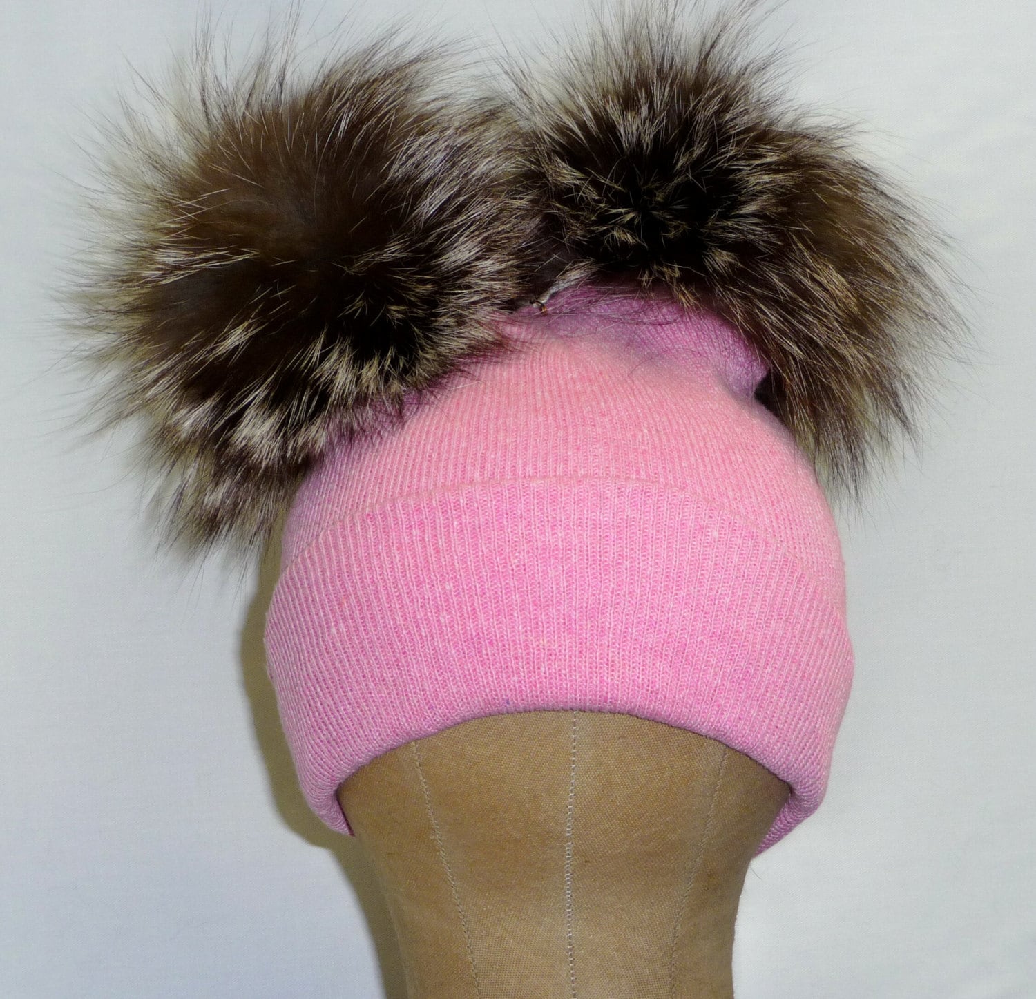 Mütze Mützen W/Silver Tip Fox Pom Poms./Fell-Freundin Geschenke, Hüte, Handgemacht, Pelzmützen, Dekorative Zyklus, Echtes Fell, Ski-Mützen, Mama Mütze Mützen W/Silver Tip Fox Pom Poms./Fell-Freundin Geschenke, Hüte, Handgemacht, Pelzmützen, Dekorative Zyklus, Echtes Fell, Ski-Mützen, Mama von TheHouseofKerri