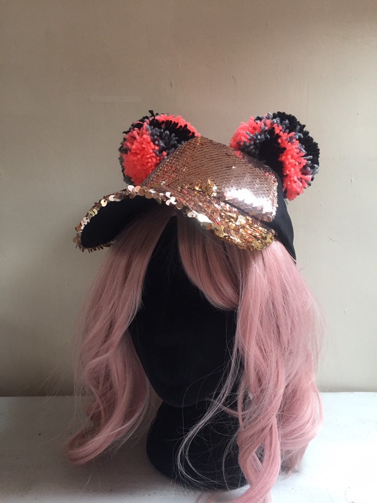 Bommel Glitzer Schirmmütze Bommel Glitzer Schirmmütze von TheHowlingHippie