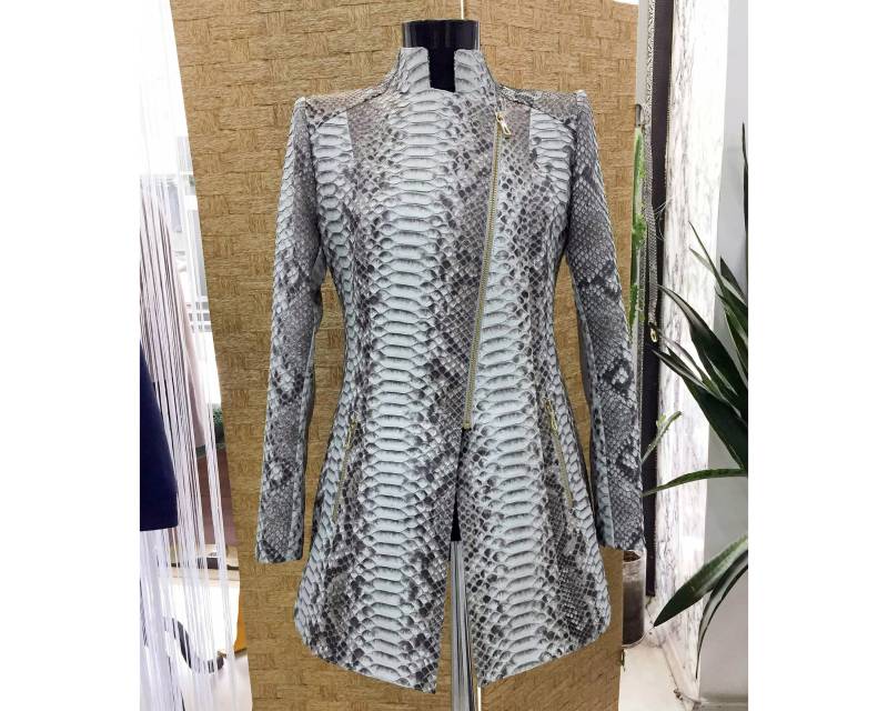 Damen Echtes Python Leder Natur Weiß Schlangenhaut Exotisch Handgemachter Mantel von TheISSLA