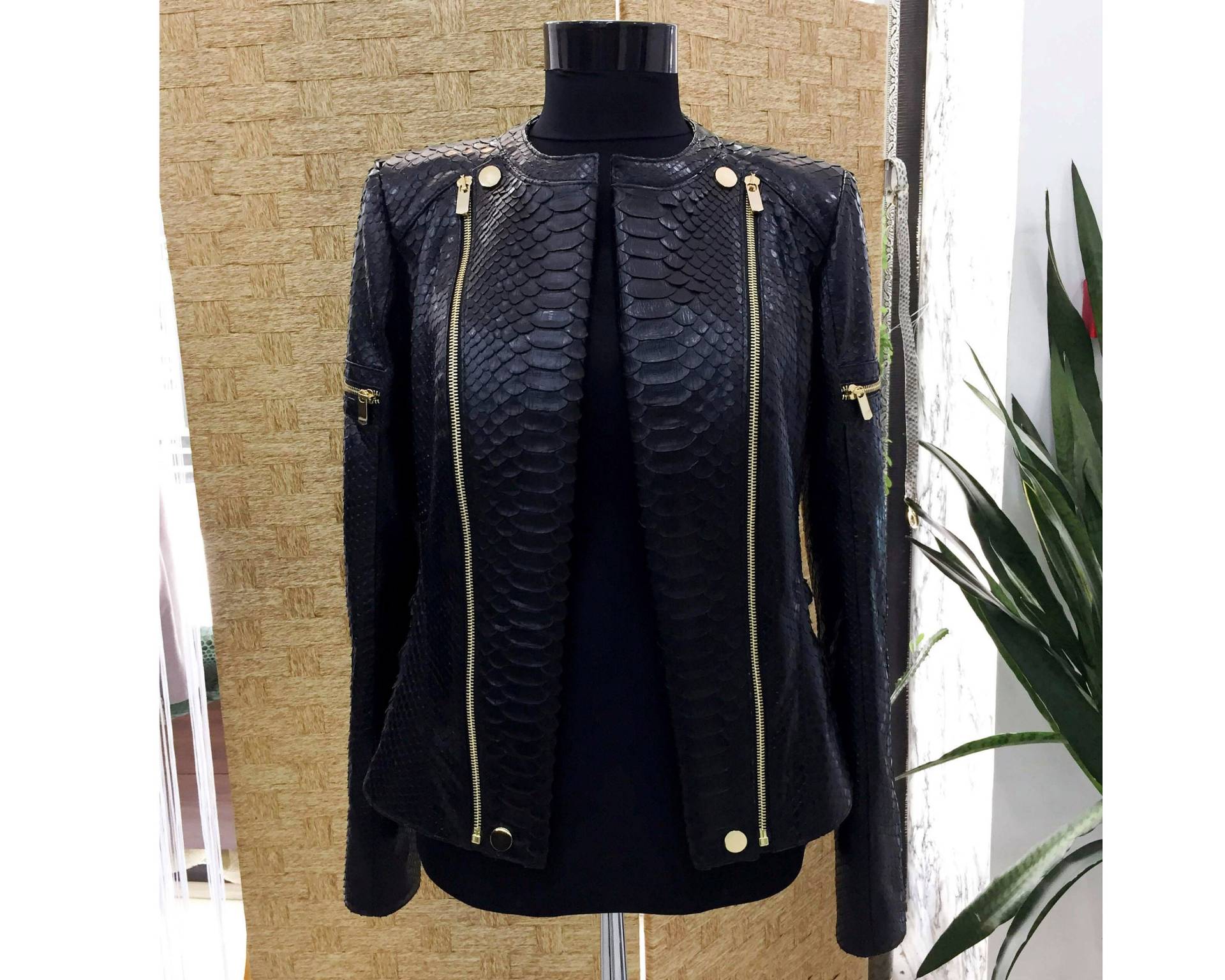 Damen Echtes Python Leder Schwarz Schlangenhaut Exotisch Handgemachte Jacke von TheISSLA