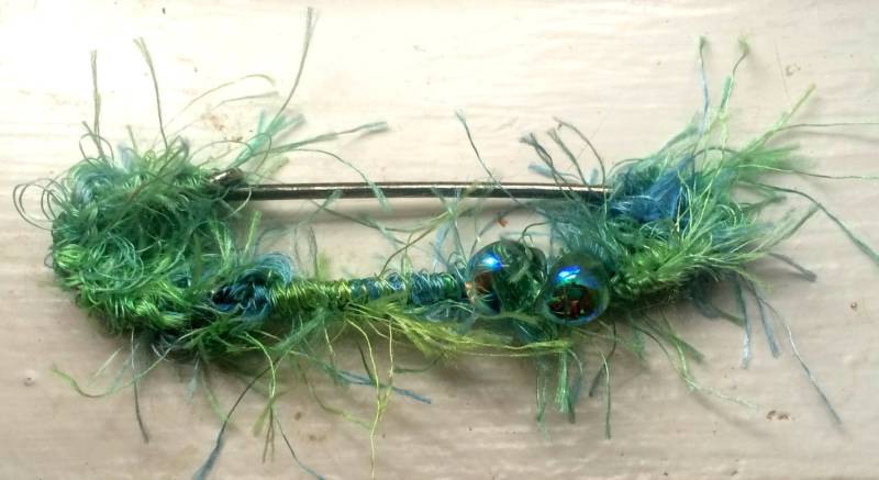 Eine Wimpernfaser Gewickelt Antik Versilbert 3-Zoll Kilt Pin Mit Zwei Handgefertigten Glas Tropfen Eine Wimpernfaser Gewickelt Antik Versilbert 3-Zoll Kilt Pin Mit Zwei Handgefertigten Glas Tropfen von TheIndigoRaven