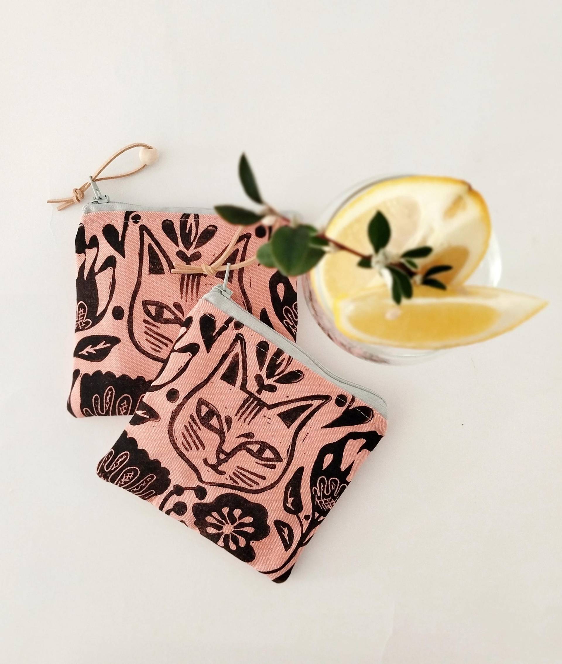 Handgefertigte Geldbörse Aus Canvas Mit Modernem Katzen Design von TheInkJob