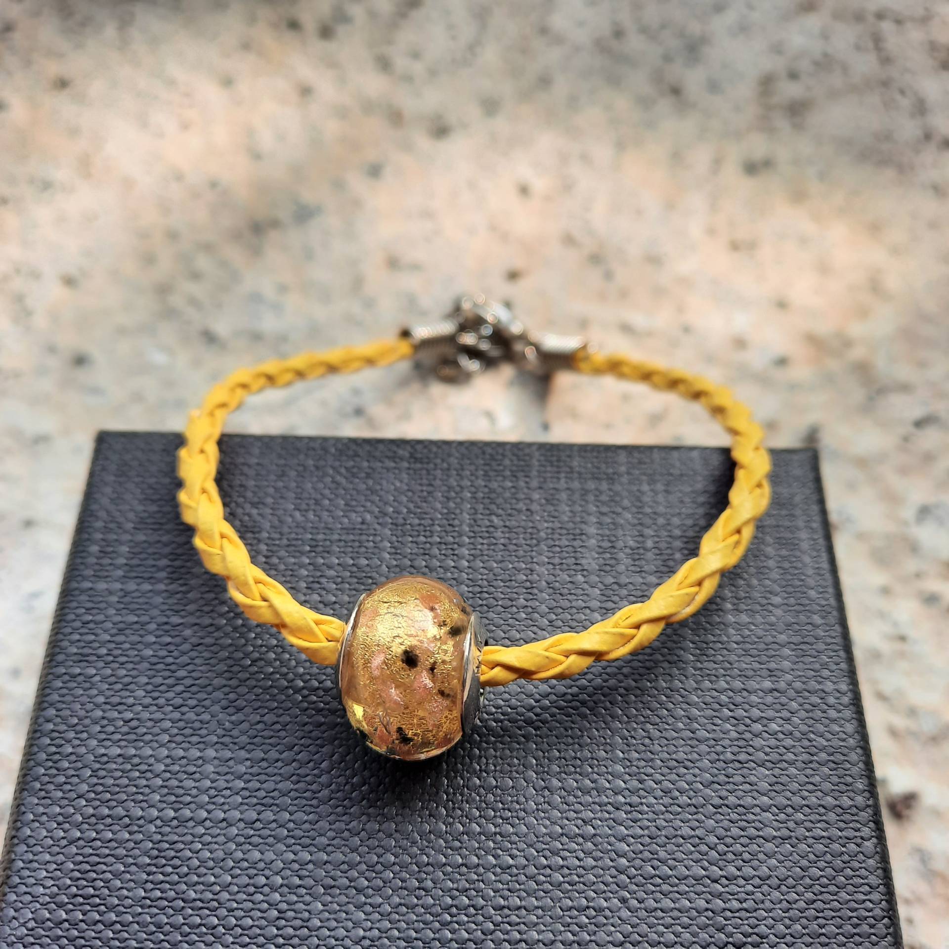Gelbes Armband Mit Pandora Charm Aus 925Er Silber Und Muranoglas, Geflochtenes Gelbes Armband Mit Pandora Charm Aus 925Er Silber Und Muranoglas, Geflochtenes von TheItalianAttic