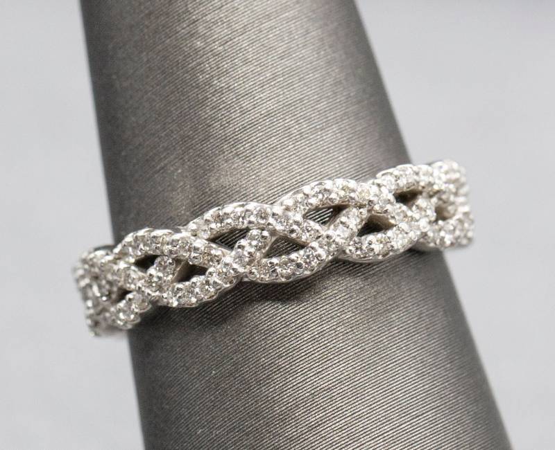 Criss Cross Unendlichkeit Diamant Eternity Bandring, Twisted Ehering Bandring Stapelbar Ring Für Die Rechte Hand von TheJeweledCrescent