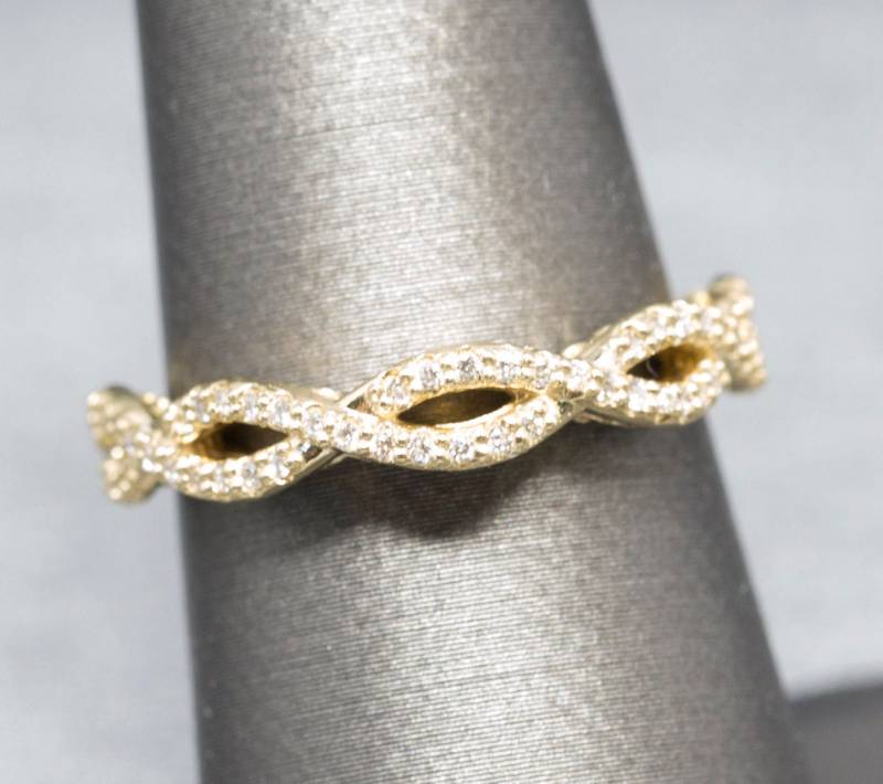 Diamant Unendlich Hochzeit Band Ring 14K Gelbgold, Cross Over Ehering, Filigrane Ring, Schriftrolle, Durchbohrt, Stapelbar Twist von TheJeweledCrescent